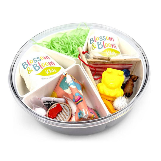 Outdoor Explorer Camp kinetic sand kit with storage container - Outdoor Explorer, Imaginary / Pretend play camp, Kinetic sand kit, Sensory learning, Montessori - Blossom & Bloom Kids - Outdoor Explorer, Play Set with Kinetic Sand - Blossom & Bloom Kids